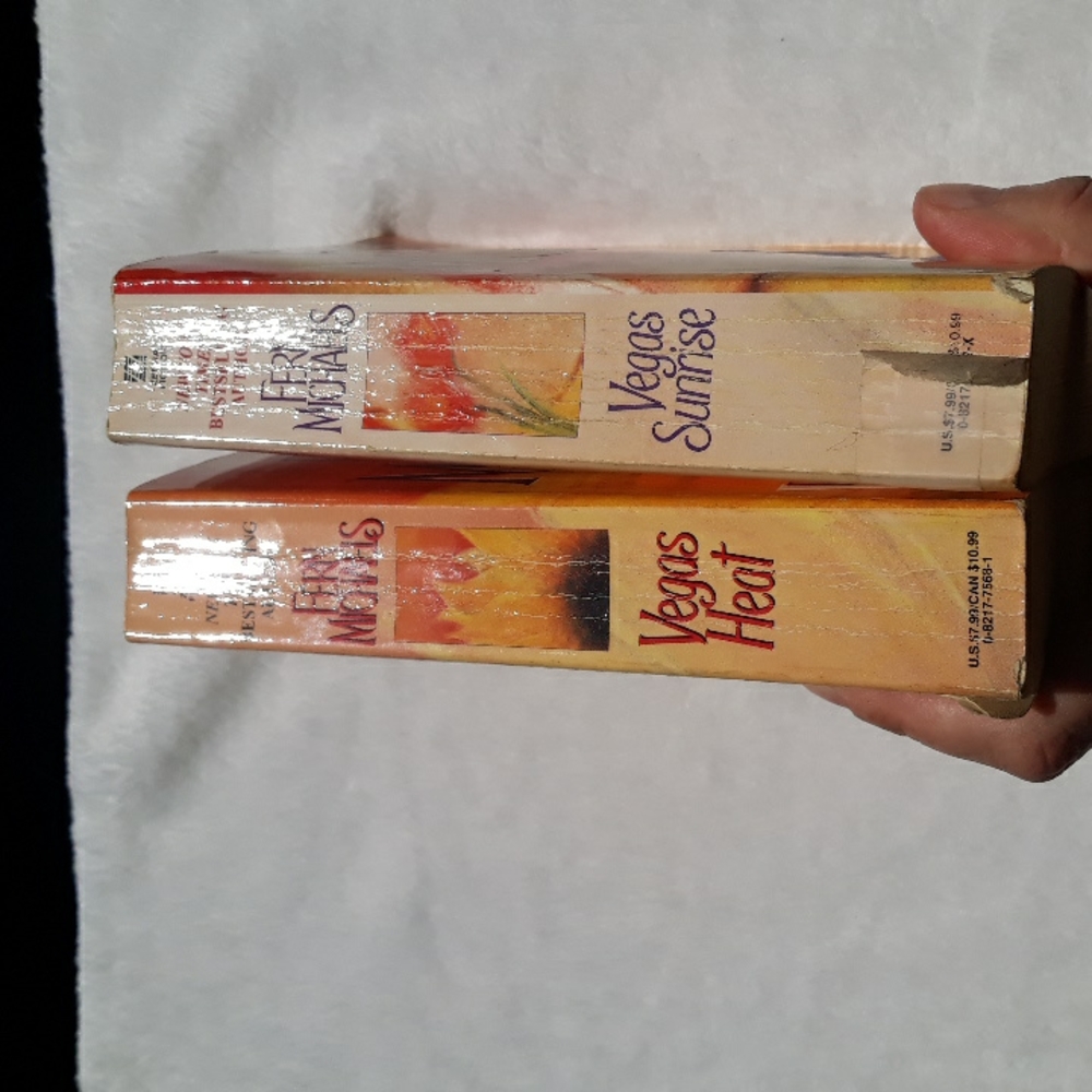 2 Fern Michaels paperback books,  Vegas Heat & Vegas Sunrise - Picture 4 of 6